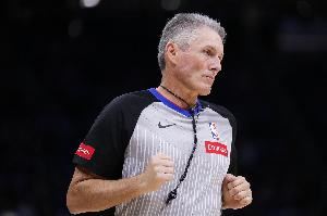👀福斯特作为总决赛12名裁判中资历最老的人 仅吹罚了1次G4